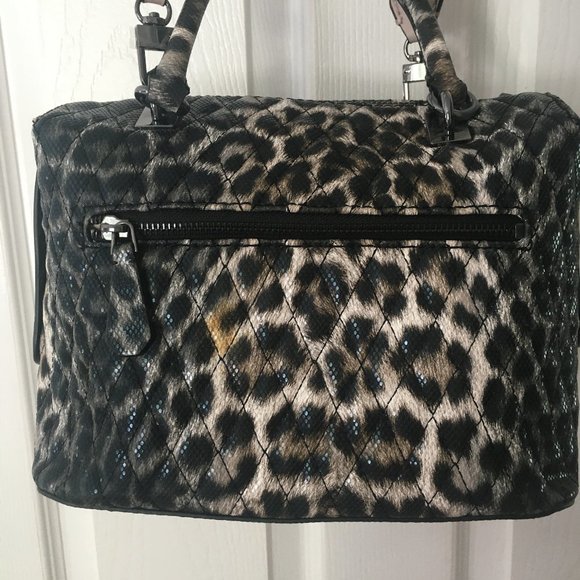 Guess Satchel Handbag, comes with dust bag, 10” length, 4.5” wide and 6” high… - Picture 3 of 9